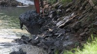 Diketahui, Pemerintah Provinsi DKI Jakarta mengerahkan 240 alat berat untuk pengerukan di sejumlah sungai.