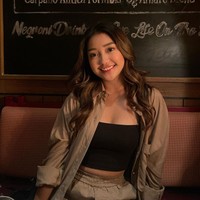 Setelah putus dari Thariq, Chika juga sempat dijodoh-jodohkan dengan Dimas Ahmad dan digosipkan memiliki hubungan dengan Rico Valentino. Namanya sempat ikut terseret dalam kasus pengeroyokan antara Putra Siregar dan Rico Valentino. Chika disebut-sebut menjadi penyebab Rico dan Putra berkelahi. Foto: dok Instagram