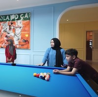 Sebelum tanding basket, Rafathar dan Jan Ethes sempat bermain billiard terlebih dahulu. Foto: dok. YouTube Rans Entertainment
