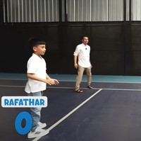 Pertandingan basket antara Rafathar dan Jan Ethes pun diungguli dengan poin pertama yang diraih oleh Jan Ethes. Kemudian Rafathar menyusul unggul pada sesi ketiga. Foto: dok. YouTube Rans Entertainment