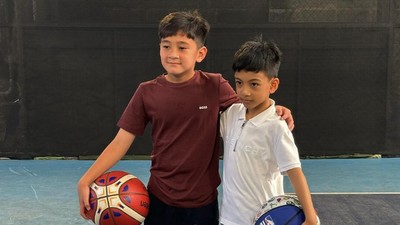 7 Momen Cucu Presiden dan Rafathar Tanding Basket, Jan Ethes Bikin Kagum