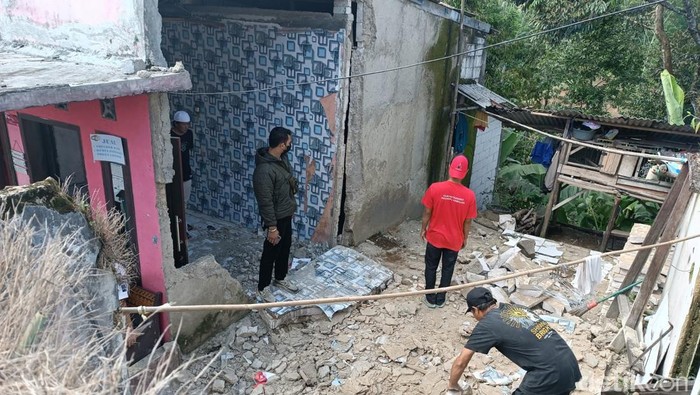 Dampak gempa M 4,6 di Sukabumi