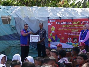 Erlangga Giat Literasi Sambangi SDN Kiarajangkung Banten