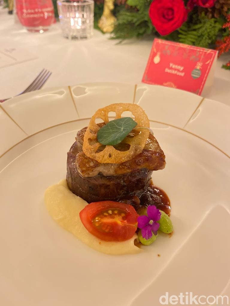 Festive St Regis Jakarta