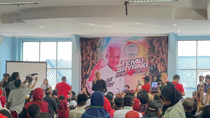 Ganjar di Acara Relawan di Karawang
