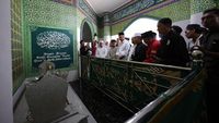 Kampanye Di Karawang, Ganjar Ziarah Ke Makam Syekh Quro