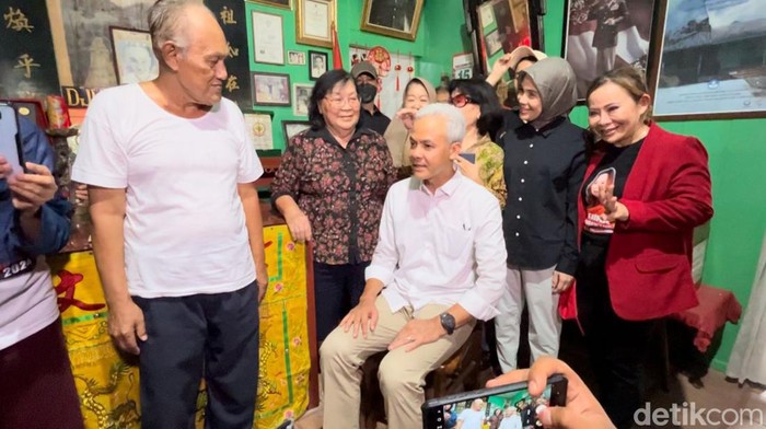 Ganjar Pranowo di rumah Pengasingan Bung Karno, Rengasdengklok.