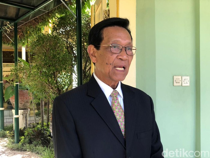 Gubernur DIY Sri Sultan Hamengku Buwono X merespin tuntutan pedagang TM2, Jumat (15/12/2023).