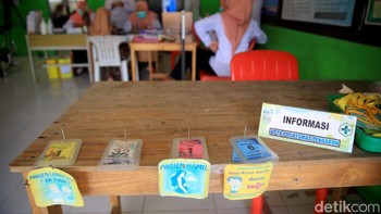 Kondisi Puskesmas Pengaron ini sebelum menjadi penerima manfaat layanan Badan Aksesibilitas Komunikasi dan Informasi (Bakti) Kementerian Kominfo, Mereka harus menggunakan kuota internet pribadi untuk mengakses internet.