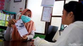 Dengan hadirnya koneksi internet di Puskesmas ini, pasien yang datang cukup membawa KTP karena NIK-nya bisa disamakan dengan nomor BPJS.