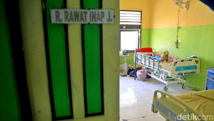 Puskesmas Pengaron yang berjarak sekitar 60 kilometer dari pusat kota Banjarbaru masih bisa dikatakan terisolir. Bagaimana tidak, akses internet disana terbilang cukup langka dan susah.