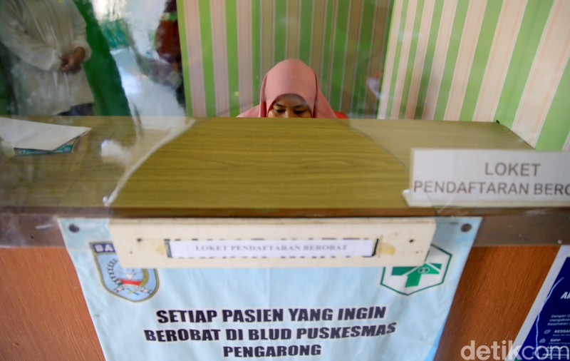 Puskesmas Pengaron yang berjarak sekitar 60 kilometer dari pusat kota Banjarbaru masih bisa dikatakan terisolir. Bagaimana tidak, akses internet disana terbilang cukup langka dan susah.