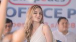 5 Potret Irenne Ghea yang Viral Karena Jadi Sinden Berparas Bule