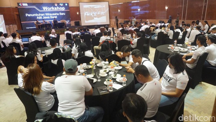 Jakarta Komite olahraga Nasional Indonesia (KONI) Jawa Barat melalui Bidang Mobilisasi Sumber Daya memberikan bekal ilmu kewirausahaan para para atlet berprestasi melalui kegiatan Seminar dan Workshop di Bandung.