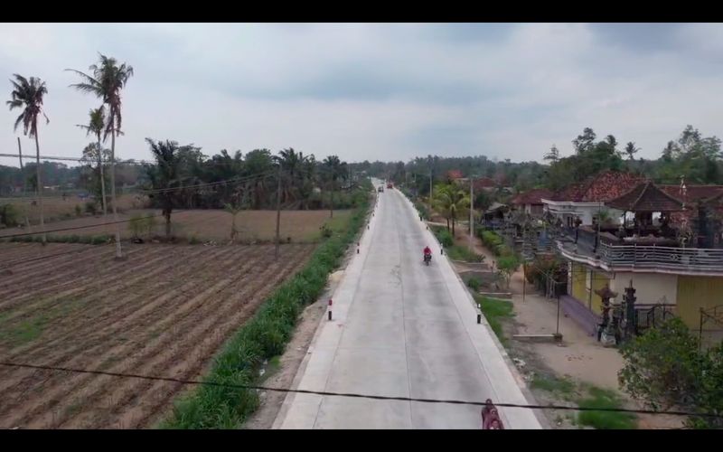 Jalanan ruas Simpang Randu-Seputih Surabaya, melintasi Rumbia, di Lampung Tengah. (Dok BPJN Lampung, Kemen PUPR)
