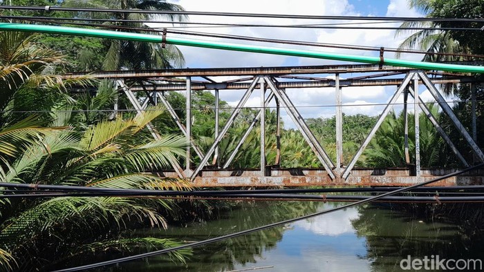 Jembatan rel KA Banjar-Cijulang blok Margacinta, Kecamatan Cijulang menuju Kecamatan Parigi