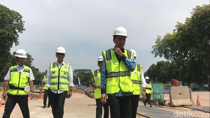 Jokowi Tinjau Proyek MRT Fase 2A di Monas