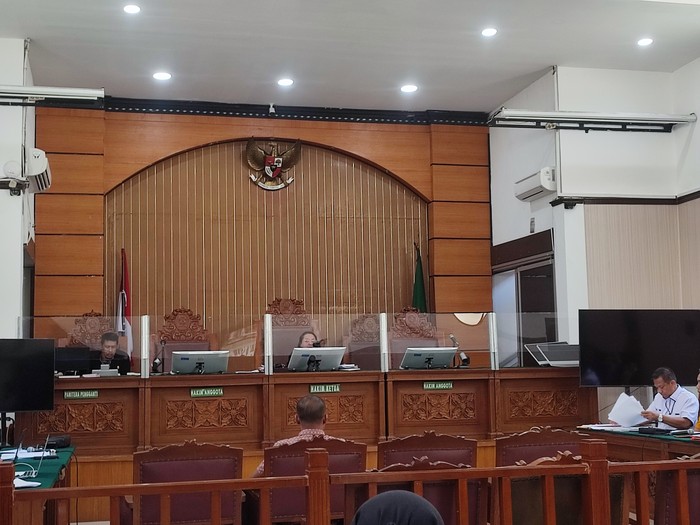 Kasubnit 4 Subdit III Dittipidkor Bareskrim Polri Denny Siregar dihadirkan sebagai saksi dari  pihak Polda Metro Jaya dalam sidang praperadilan  melawan Ketua nonaktif KPK Firli Bahuri di PN Jaksel, Jakarta Selatan, Jumat (15/12/2023).