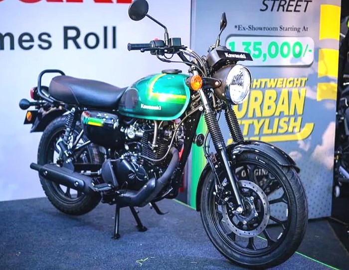 Kawasaki W175 Street. Kawasaki W175 Street.