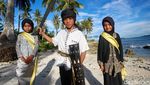 Terpesona Anak-anak di Timur RI Menarikan Cakalele