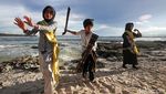 Terpesona Anak-anak di Timur RI Menarikan Cakalele
