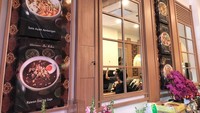 Konsep baru ini bukan sekadar tentang rasa, tetapi juga tentang cerita di setiap hidangan.  Setiap sajian menghadirkan kearifan lokal dan keindahan bahan-bahan alami yang dipilih dengan hati. Kebersihan dan kualitas bahan menjadi prioritas utama untuk memastikan setiap hidangan Warisan Bu Lika memuaskan setiap lidah yang menyantap.