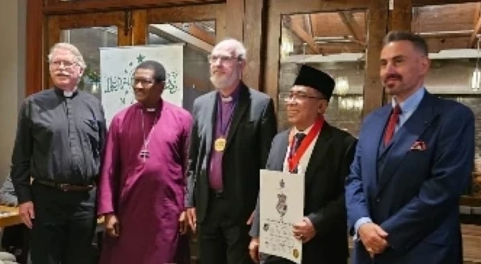 Ketua Umum PBNU, K.H. Yahya Cholil Staquf bersama sejumlah tokoh Amerika Serikat usai berbicara di Univeristas Princeton, Amerika Serikat