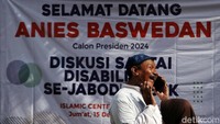 Dalam diskusi ini, Anies berbicara soal inklusifitas sampai aksesbilitas penyandang disabilitas.