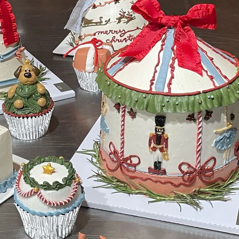 Rekomendasi whole cake cantik edisi Natal