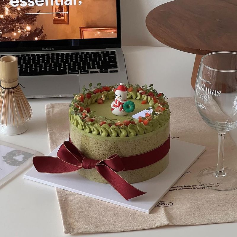 Rekomendasi whole cake cantik edisi Natal