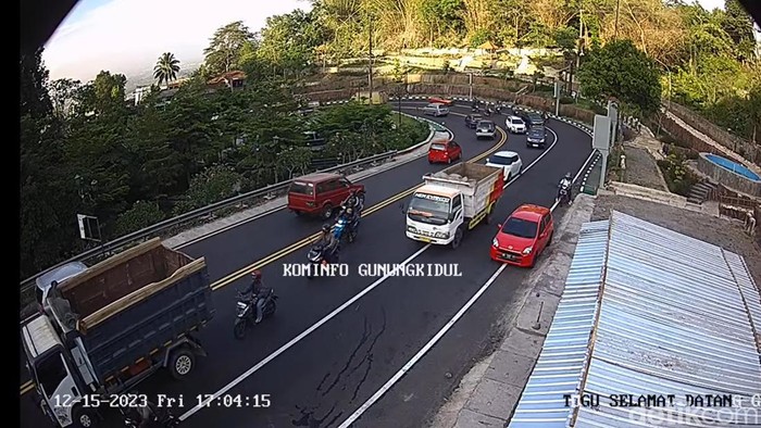 Tangkap layar CCYV dari Diskominfo Gunungkidul menunjukkan pantauan jalur Jogja-Wonosari pukul 17.04 WIB.