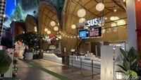 Trans Studio Bali menyediakan beberapa fasilitas seperti loker, mushola, toilet, restoran, stand makanan, klinik, dan guest information. Lengkap banget.