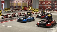 detikTravel mencoba beberapa wahana di Trans Studio Bali, ternyata memang seseru itu. Pertama ada Formula Kart yang membuat traveler berasa lagi balapan. Tenang saja, Formula Kart dilengkapi dengan helm dan safety belt, jadi sudah pasti aman ya.