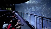 Jika lelah bermain, traveler bisa menyaksikan empat show yang dipentaskan di Trans Studio Bali. Gayatri Show, Simsalsabim Show, Temple Raiders Stunt Show, dan Dream Festival Parade. Dijamin nggak bakal bosen deh! Buat traveler yang masih bingung mau liburan kemana, Trans Studio Bali adalah rekomendasi sip dari detikTravel. Nggak cuma Instagramable, tapi wahananya emang seseru itu.