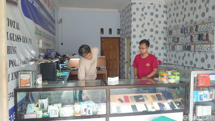 Lokasi konter HP di Blitar dibobol maling