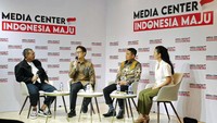 (Kiri-kanan) Arya Sinulingga Juru Bicara/Moderator Media Center Indonesia Maju, Menkes Budi Gunadi Sadikin, Soleh Ayubi Wakil Direktur Utama PT Biofarma, Dokter Andira Utami Pegiat Kesehatan/CEO Lifewell Indonesia hadir dalam diskusi tersebut.