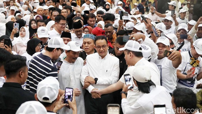 Momen Anies Peluk dan Sapa Komunitas Difabel Anies Baswedan bertemu Komunitas Disabilitas se-Jabodetabek di Islamic Center Bekasi Kota, Jumat (15/12/2023). Begini momennya.