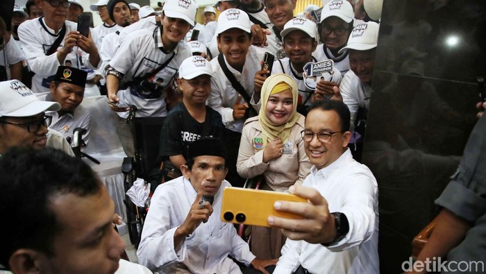 Momen Anies Peluk dan Sapa Komunitas Difabel Anies Baswedan bertemu Komunitas Disabilitas se-Jabodetabek di Islamic Center Bekasi Kota, Jumat (15/12/2023). Begini momennya.
