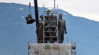 Monumen tersebut berdiri sejak 1954 untuk menengang masuknya tentara Uni Soviet ke Bulgaria pada 1944. Bahkan, monumen tersebut menjadi saksi peninggalan Soviet tertinggi di Bulgaria dengan tinggi mencapai 37 meter. 