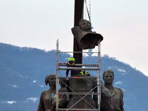 Monumen Tentara Uni Soviet di Bulgaria Dibongkar