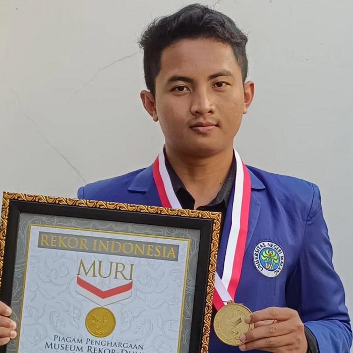Muhammad Kresna Dutayana, mahasiswa UM yang raih MURI sebagai penyandang buta warna parsial pertama yang jadi pelukis
