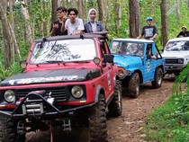 Asyiknya Jelajahi Perbukitan Menoreh: Minum Susu Kambing-Belah Durian