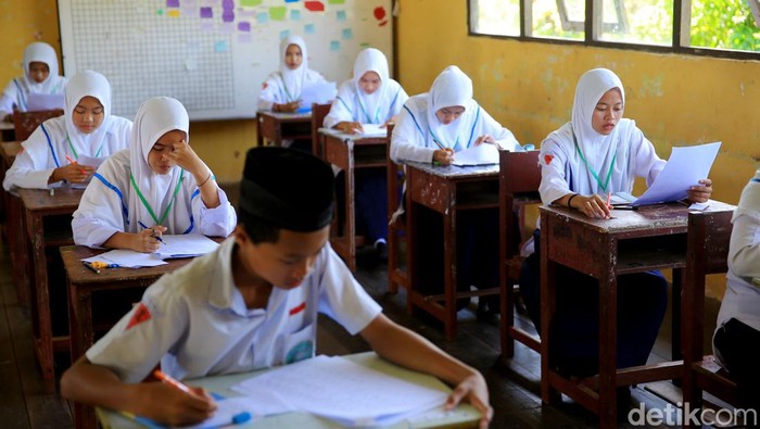 Berjarak kurang lebih 30 km dari Kota Banjarbaru atau sekitar 1 jam perjalanan darat di tempuh, ada sekolah yang masih tidak terjangkau jaringan internet. MTs N 3 Banjar salah satunya.