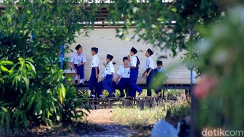 Meski begitu, tak semua daerah memiliki akses internet yang baik dan ngebut. Sama halnya seperti di MTs Negeri 3 Banjar ini salah satunya. Terletak sekitar 30 km dari kota Banjarbaru yang menjadi pusat pemerintahan.