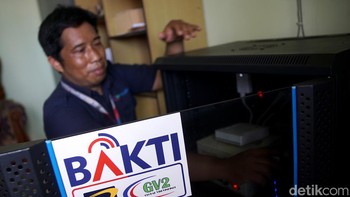 Pada awalnya, para siswa dan juga guru di MTs Negeri 3 Banjar ini kesulitan dengan akses internet. Apalagi bila mengikuti kurikulum terbaru, segala pembelajaran membutuhkan internet.
