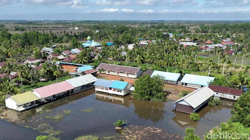 Berjarak kurang lebih 30 km dari Kota Banjarbaru atau sekitar 1 jam perjalanan darat di tempuh, ada sekolah yang masih tidak terjangkau jaringan internet. MTs N 3 Banjar salah satunya.