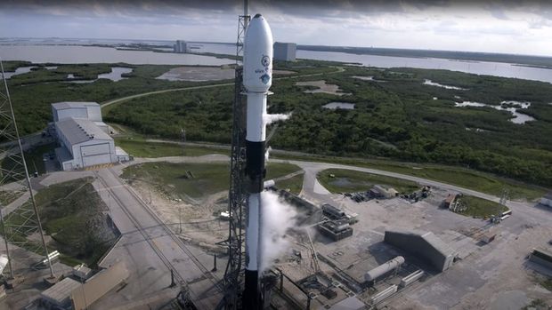Peluncuran perdana Satelit Indonesia SATRIA-1
