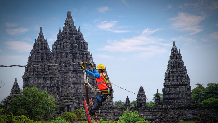 Pemeliharaan jaringan yang dilakukan PLN UID Jateng dan DIY