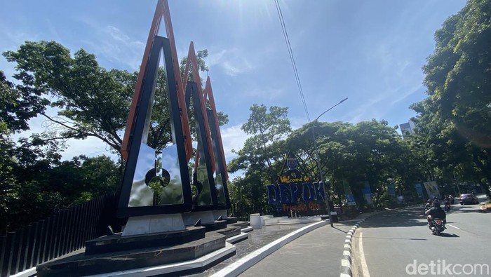 Pemkot Depok membangun Tugu Selamat Datang Kota Depok dengan anggaran sebesar Rp 1,7 miliar. Begini penampakannya. (Devi P/detikcom)