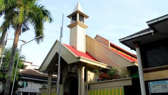 Penampakkan dari depan Gereja Katolik Hati Kudus Palembang yang berada di Jalan Kolonel Atmo.